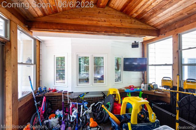 6604 College Park Drive, Springfield Charter Township, MI 48346