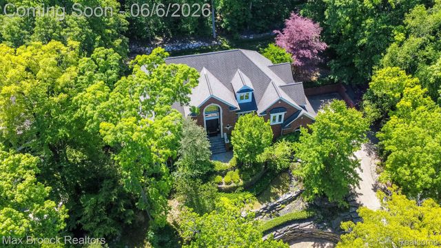6604 College Park Drive, Springfield Charter Township, MI 48346