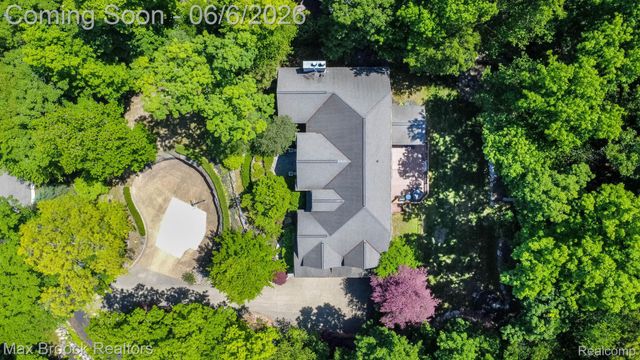 6604 College Park Drive, Springfield Charter Township, MI 48346