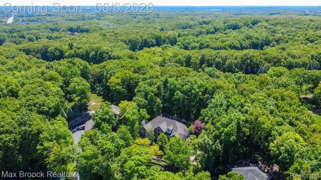 6604 College Park Drive, Springfield Charter Township, MI 48346