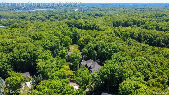 6604 College Park Drive, Springfield Charter Township, MI 48346