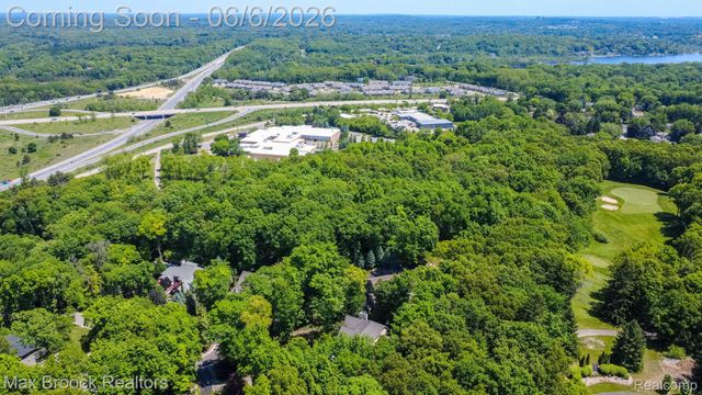 6604 College Park Drive, Springfield Charter Township, MI 48346
