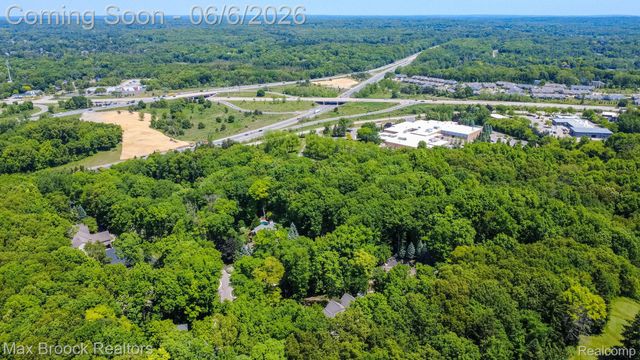 6604 College Park Drive, Springfield Charter Township, MI 48346