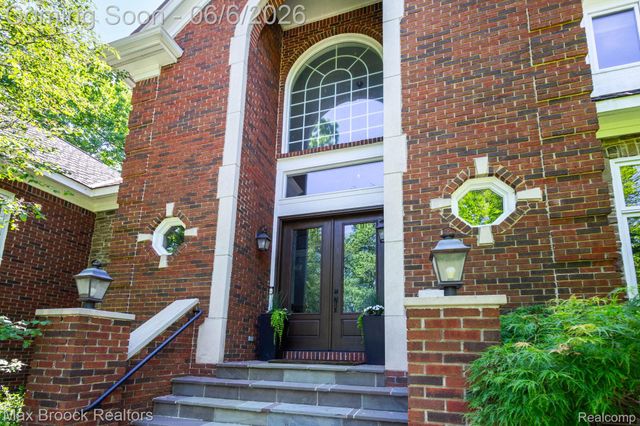 6604 College Park Drive, Springfield Charter Township, MI 48346