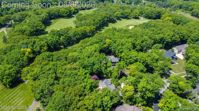 6604 College Park Drive, Springfield Charter Township, MI 48346