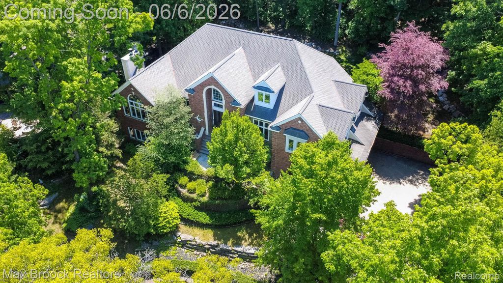 6604 College Park Drive, Springfield Charter Township, MI 48346