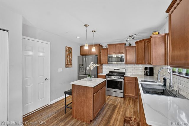 7067 Glenmeadow Court, Grand Blanc Charter Township, MI 48439