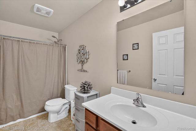 7067 Glenmeadow Court, Grand Blanc Charter Township, MI 48439