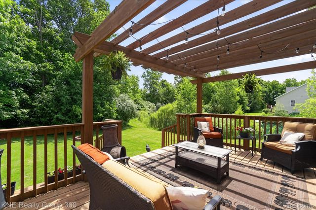 7067 Glenmeadow Court, Grand Blanc Charter Township, MI 48439