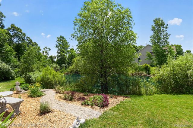 7067 Glenmeadow Court, Grand Blanc Charter Township, MI 48439