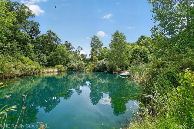 7067 Glenmeadow Court, Grand Blanc Charter Township, MI 48439