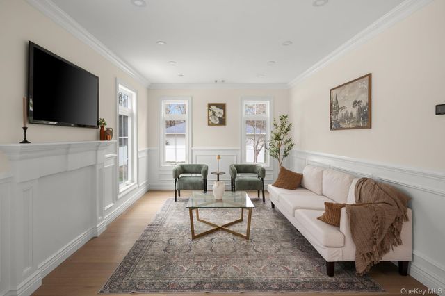 11 Edcris Lane, Huntington, NY 11743