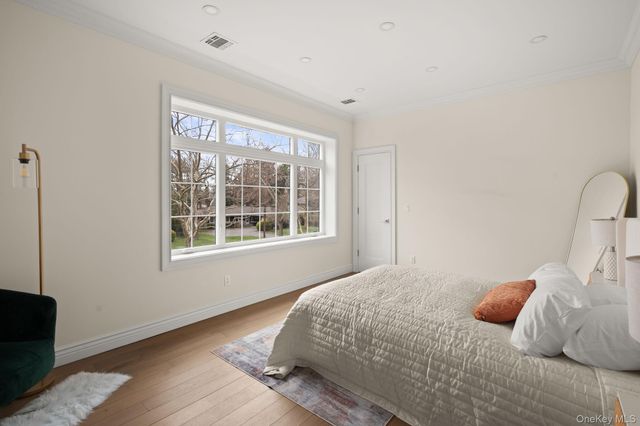 11 Edcris Lane, Huntington, NY 11743