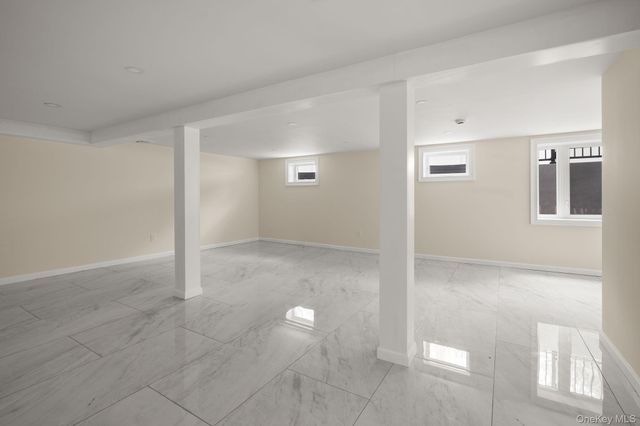 11 Edcris Lane, Huntington, NY 11743