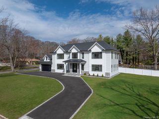 11 Edcris Lane, Huntington, NY 11743