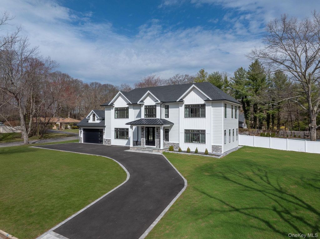11 Edcris Lane, Huntington, NY 11743