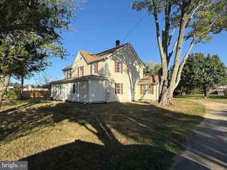 8400 PENNS HILL RD, La Plata, MD 20646