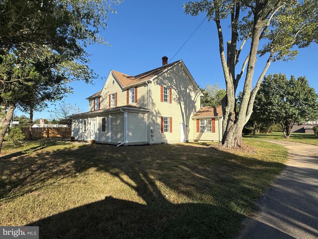 8400 PENNS HILL RD, La Plata, MD 20646
