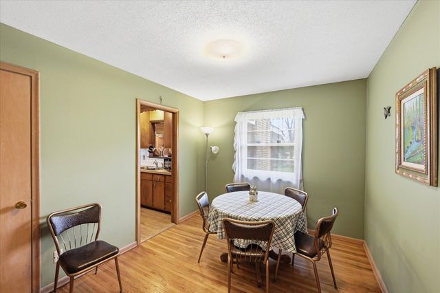 1209 Vincent Place, Chaska, MN 55318