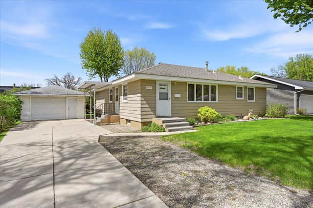 1209 Vincent Place, Chaska, MN 55318