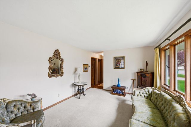 1209 Vincent Place, Chaska, MN 55318