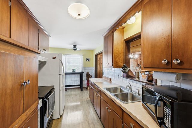1209 Vincent Place, Chaska, MN 55318