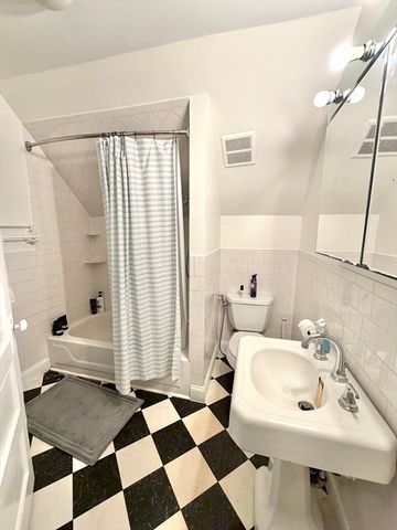 18 Winslow Road 2, Brookline, MA 02446