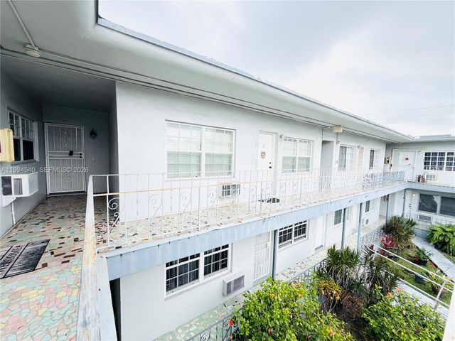 555 SW 16th Avenue 11, Miami, FL 33135