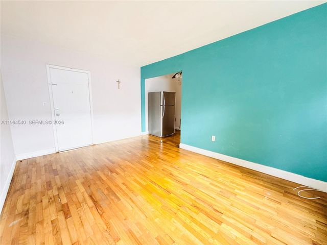 555 SW 16th Avenue 11, Miami, FL 33135