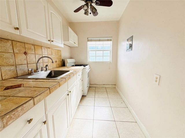 555 SW 16th Avenue 11, Miami, FL 33135