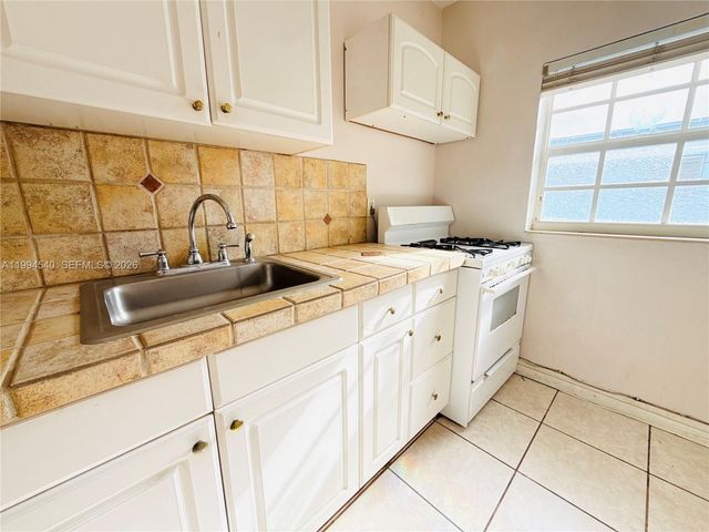 555 SW 16th Avenue 11, Miami, FL 33135