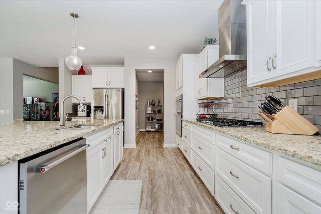 9587 Summerton Drive, Fishers, IN 46037