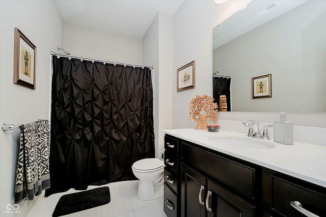 9587 Summerton Drive, Fishers, IN 46037