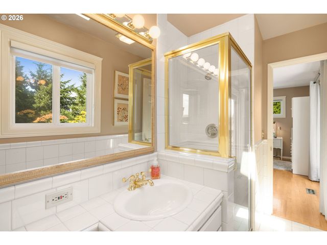 1662 FIRCREST Dr, Lake Oswego, OR 97034