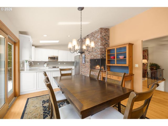 1662 FIRCREST Dr, Lake Oswego, OR 97034