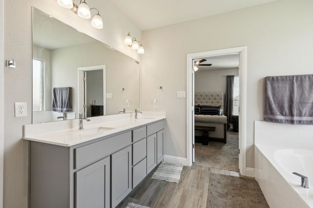 622 Summer Grove Drive, Midlothian, TX 76065