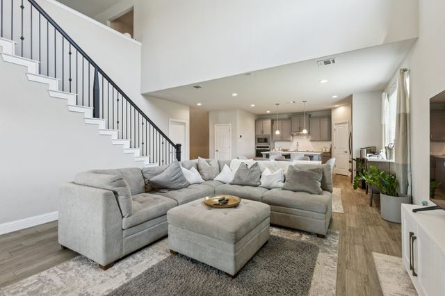 622 Summer Grove Drive, Midlothian, TX 76065