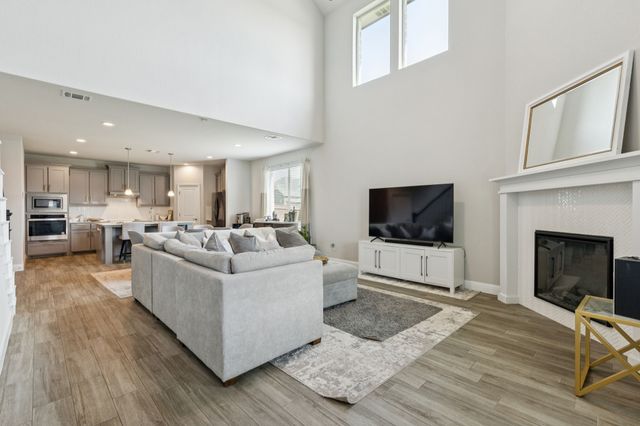 622 Summer Grove Drive, Midlothian, TX 76065