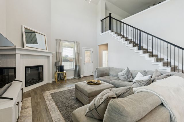 622 Summer Grove Drive, Midlothian, TX 76065