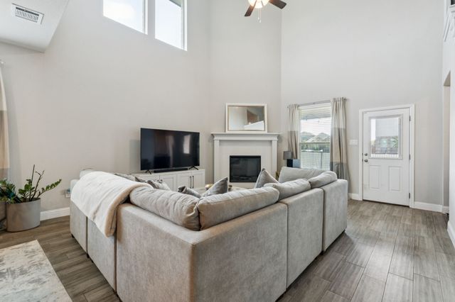 622 Summer Grove Drive, Midlothian, TX 76065