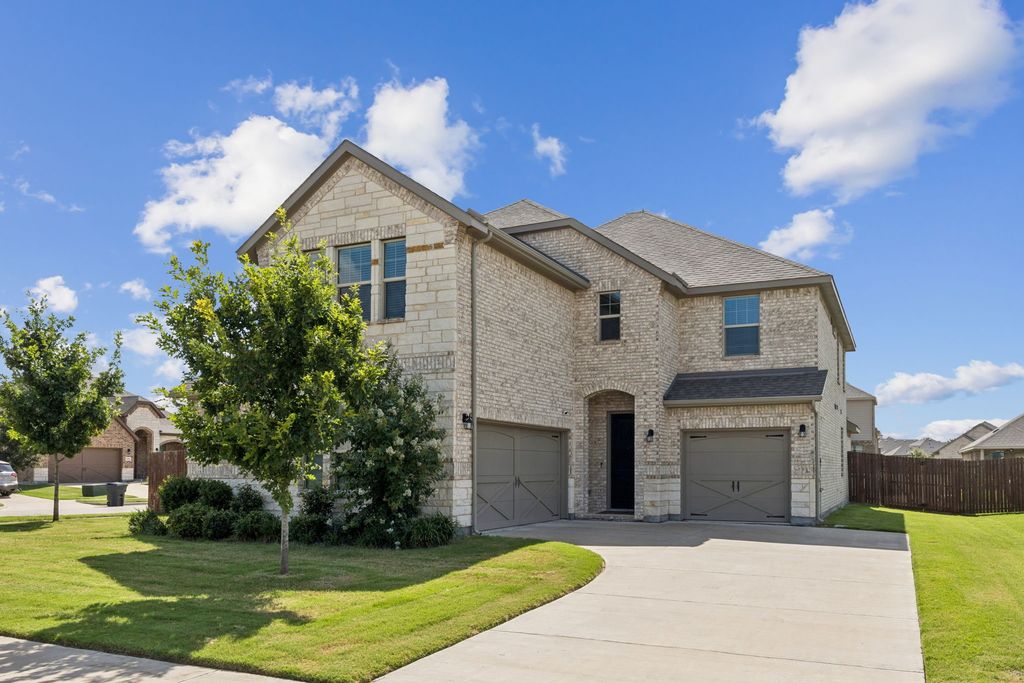 622 Summer Grove Drive, Midlothian, TX 76065