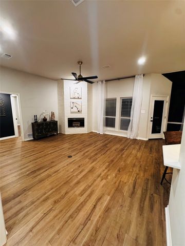 709 Hollingsworth Lane, Red Oak, TX 75154
