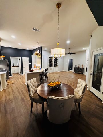 709 Hollingsworth Lane, Red Oak, TX 75154