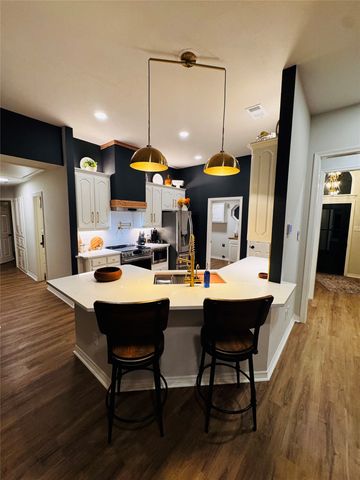 709 Hollingsworth Lane, Red Oak, TX 75154