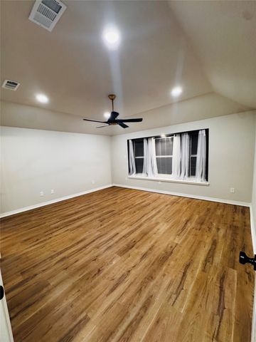 709 Hollingsworth Lane, Red Oak, TX 75154