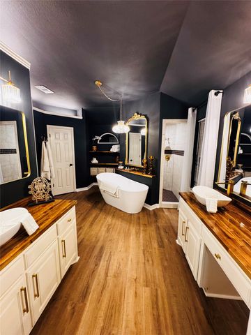 709 Hollingsworth Lane, Red Oak, TX 75154