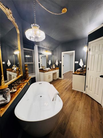 709 Hollingsworth Lane, Red Oak, TX 75154