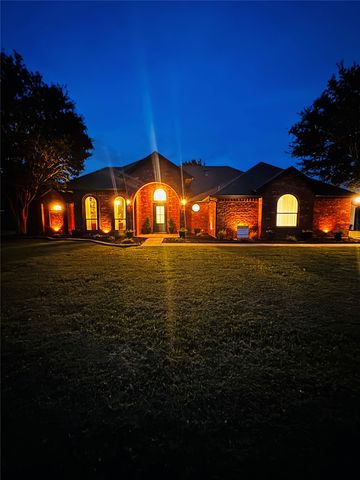 709 Hollingsworth Lane, Red Oak, TX 75154