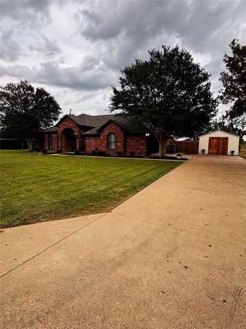 709 Hollingsworth Lane, Red Oak, TX 75154
