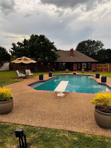 709 Hollingsworth Lane, Red Oak, TX 75154